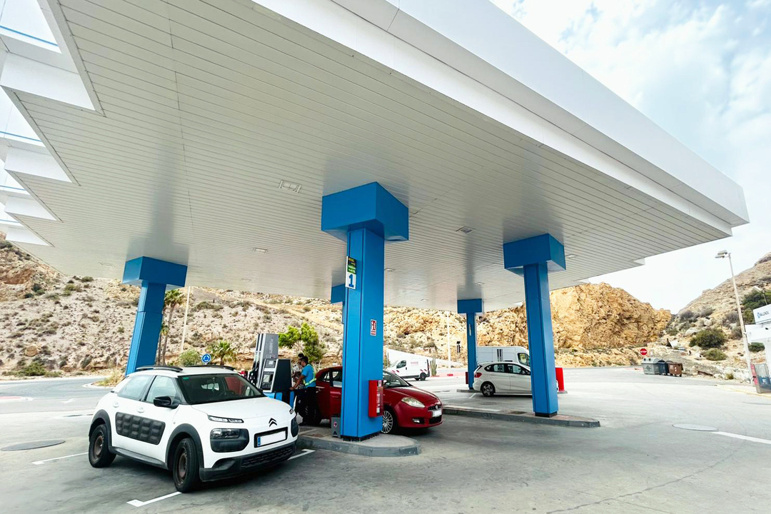 Gasolinera Ballenoil en Almería Bayanna