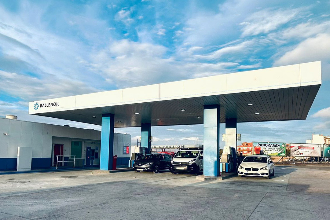 Gasolinera Ballenoil en Roquetas de Mar
