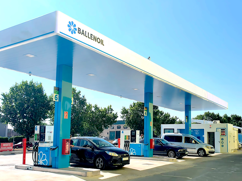 Ballenoil lidera el sector ‘low cost’ superando las 350 estaciones de servicio