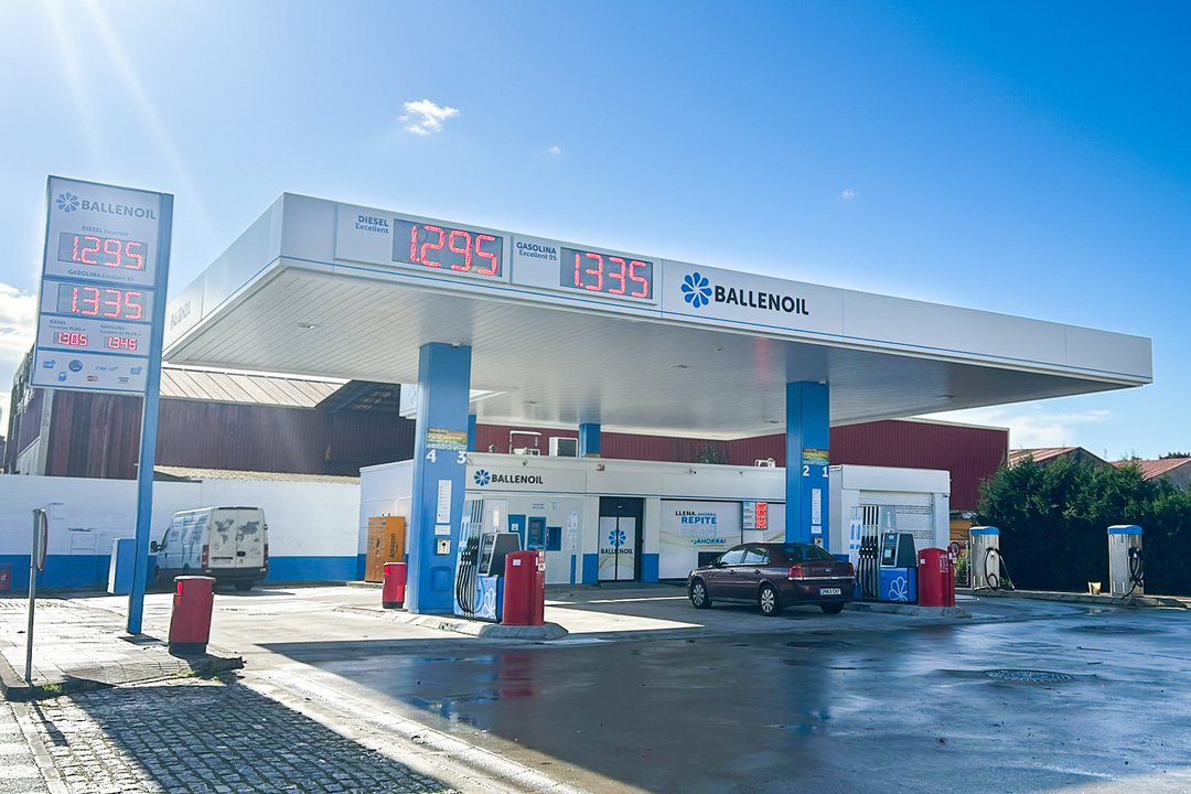 Gasolinera Ballenoil en Avilés