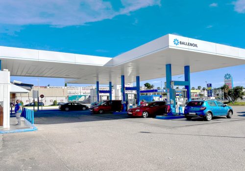 Gasolinera ballenoil en San Fernando